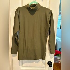 Ladies size large isothermal under‎ armor, short turtleneck. New without tags.